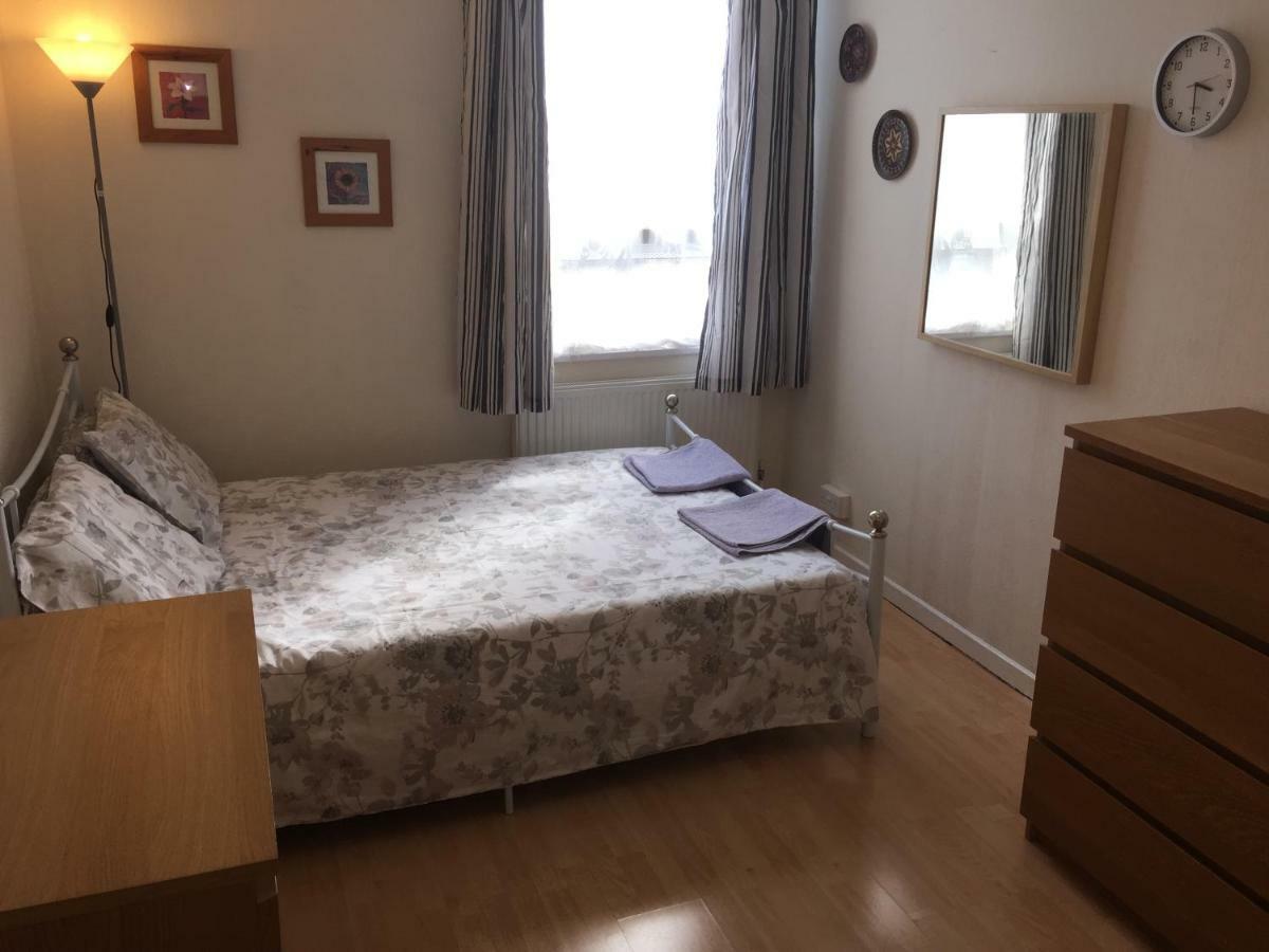 Two Bedroom In Royal Greenwich Apartment
